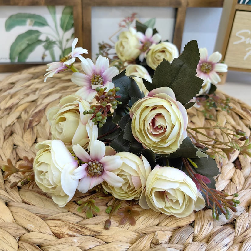 Искусственные цветы в Новочебоксарске | Цветы искусственные «Камелии с мелкоцветом», сиренево-молочные, букет